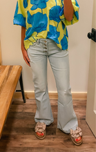 Load image into Gallery viewer, Lt. Wash Mid Rise Jeans