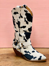 Load image into Gallery viewer, Black &amp; White Cow Print Western Boots