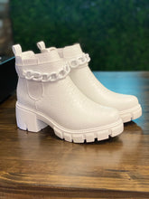 Load image into Gallery viewer, White Chunky Chain Croc Booties